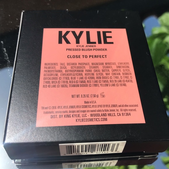 CLOSE TO PERFECT Blush Kylie Pressed Powder - Picture 4 of 13